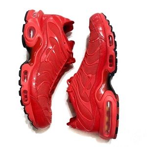 Nike Air Max Plus ‘Crimson Red’ • 7.5 Youth
